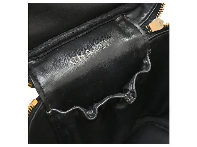Beauty Case Chanel Vintage Timeless Caviar Tall Nero - vista 4