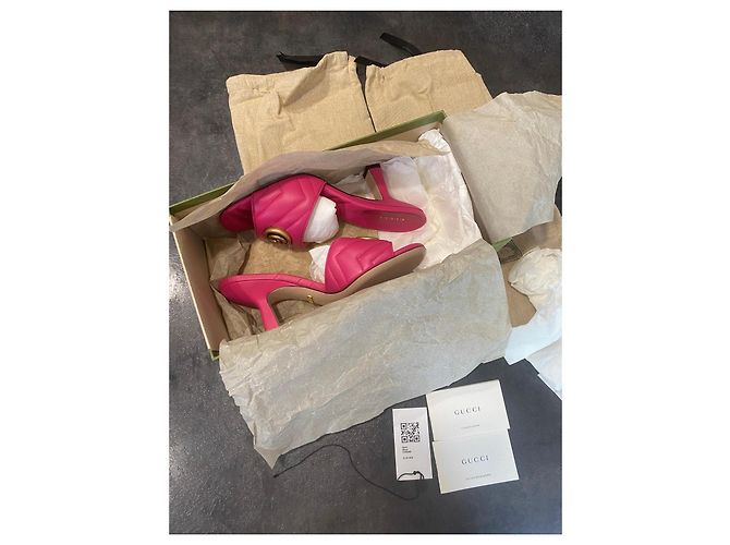 Gucci Marmont gesteppte Absatzsandaletten in Rosa Pink - Ansicht 8