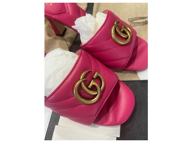Gucci Marmont gesteppte Absatzsandaletten in Rosa Pink - Ansicht 9