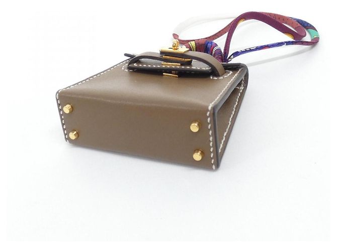 Hermès Hermes Kelly Twilly Mini Accessory Bag Charm D'oro Taupe - vista 4