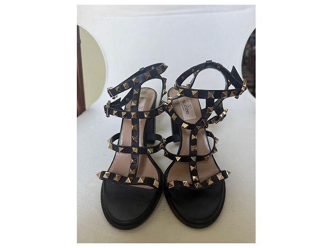 Sandali Valentino Garavani Rockstud Nero D'oro - vista 2