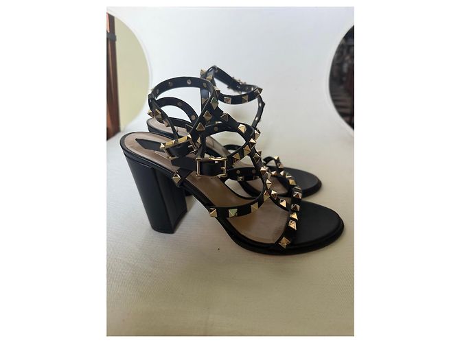 Sandali Valentino Garavani Rockstud Nero D'oro - vista 4