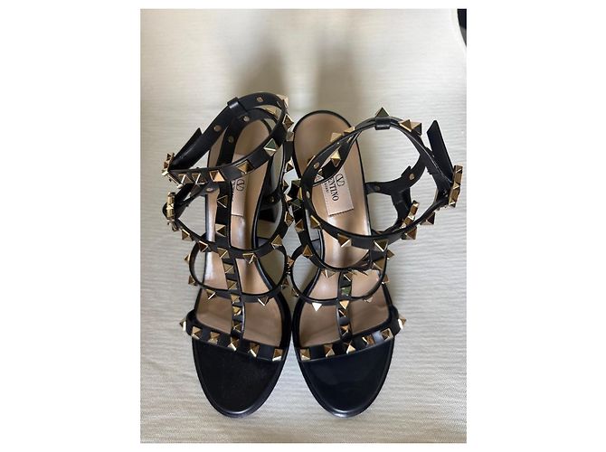 Sandali Valentino Garavani Rockstud Nero D'oro - vista 8