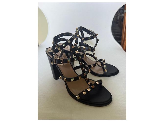 Sandali Valentino Garavani Rockstud Nero D'oro - vista 9