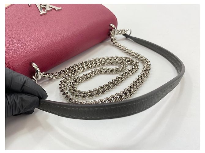 Borsa a tracolla Louis Vuitton MyLockme BB Rosso Bordò - vista 10