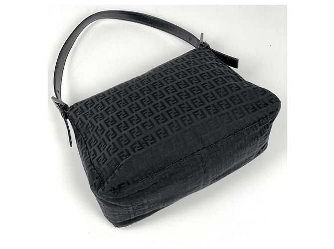 Fendi Schultertasche aus Canvas mit Zucchino-Muster Schwarz - Ansicht 2