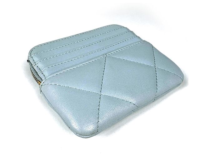 Chanel Münzbeutel aus hellblauem Leder - Ansicht 2