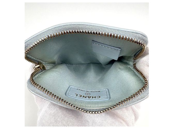 Chanel Münzbeutel aus hellblauem Leder - Ansicht 5