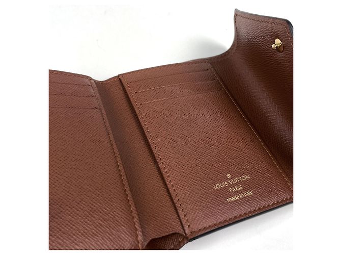 Louis Vuitton Portefeuille Victorine Tri-fold Wallet Marrone - vista 5