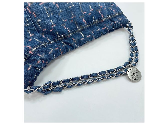 Borsa a tracolla Chanel CHANEL 22 in blu navy - vista 10
