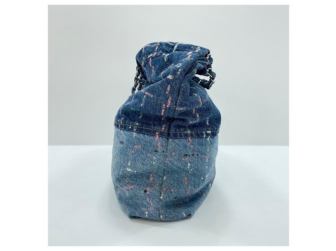 Borsa a tracolla Chanel CHANEL 22 in blu navy - vista 5