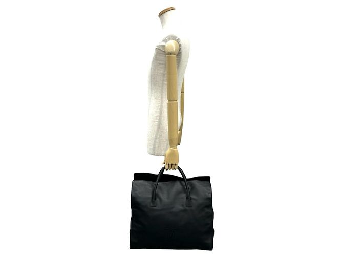 Borsa a mano in pelle Chanel Coco Mark Nero - vista 2