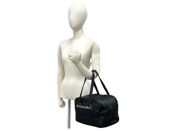 Saco Tote Chanel em couro de bezerro grão preto - vista 2