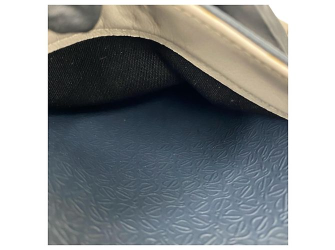 Borsa a tracolla in pelle Loewe Repeat Anagram Logo Beige Blu navy - vista 10