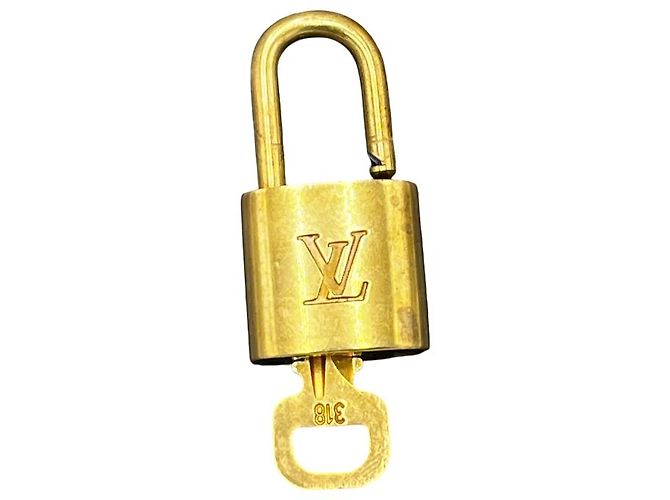 Louis Vuitton Padlock and Key Logo Metal medium D'oro - vista 2