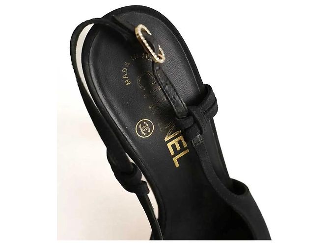 Décolleté Chanel in raso nero - vista 4
