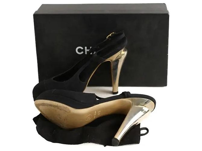 Décolleté Chanel in raso nero - vista 6