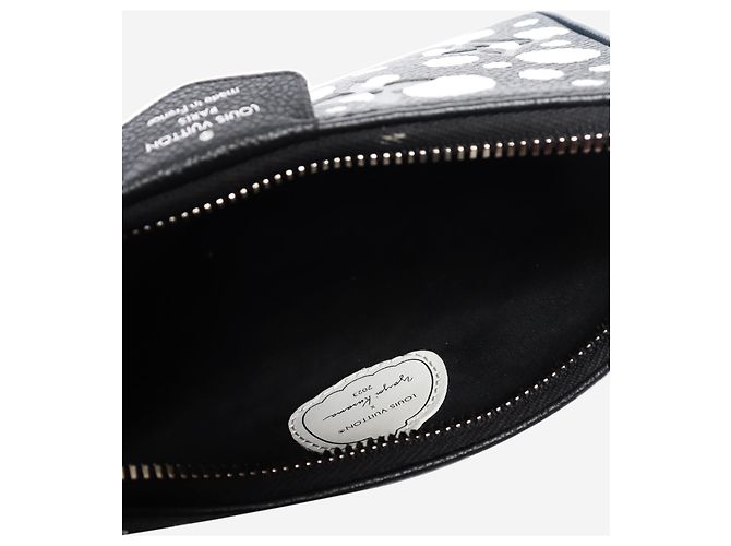Louis Vuitton Borsa Easy Pouch on Strap a pois bianco e nero 2023 - vista 5