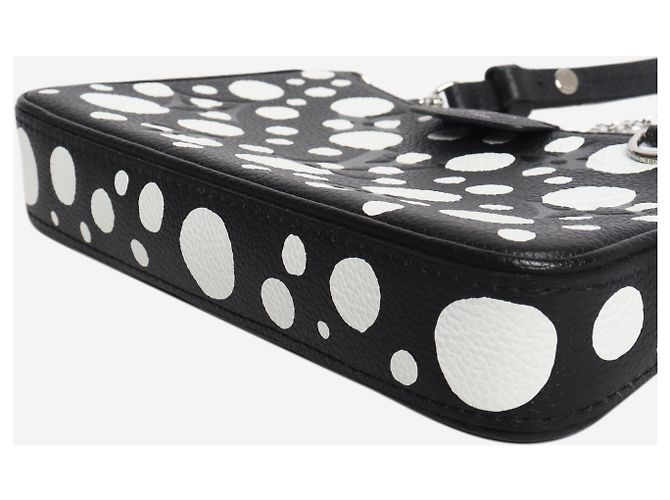 Louis Vuitton Borsa Easy Pouch on Strap a pois bianco e nero 2023 - vista 6