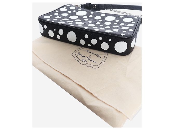 Louis Vuitton Borsa Easy Pouch on Strap a pois bianco e nero 2023 - vista 7