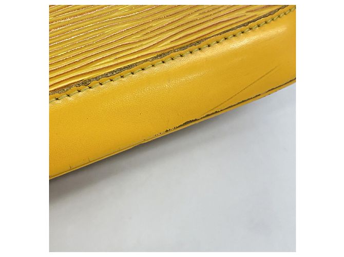 Borsa Louis Vuitton Alma Epi M52149 in Jaune Giallo - vista 8