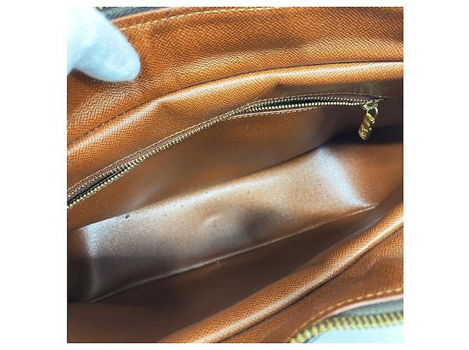 Borsa a tracolla Louis Vuitton Monogram Boulogne 30 Marrone - vista 4