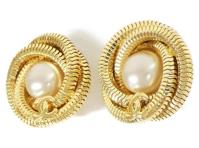 Orecchini a clip Chanel Gold and White Bianco D'oro - vista 2