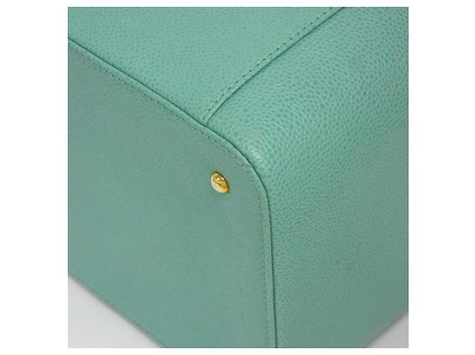 Borsa Chanel in pelle di vitello martellata verde - vista 3
