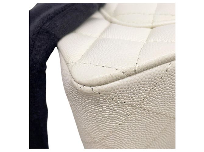 Borsa a tracolla con catena Chanel in vitello grana bianca Bianco - vista 11