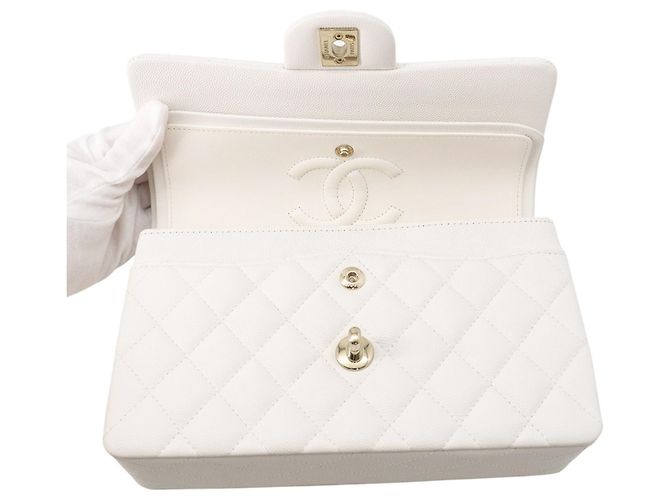Borsa a tracolla con catena Chanel in vitello grana bianca Bianco - vista 6