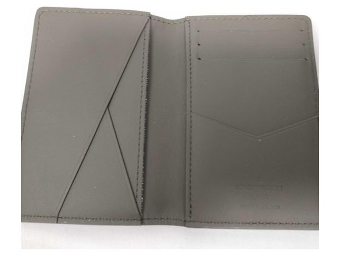 Tarjetero de piel Khaki Louis Vuitton Caqui - vista 7
