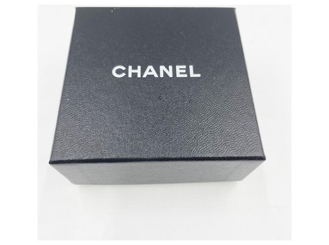 Spilla trifoglio Chanel in metallo dorato D'oro - vista 4