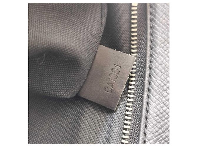 Borsa a mano da uomo Louis Vuitton Taiga Nero Grigio - vista 10