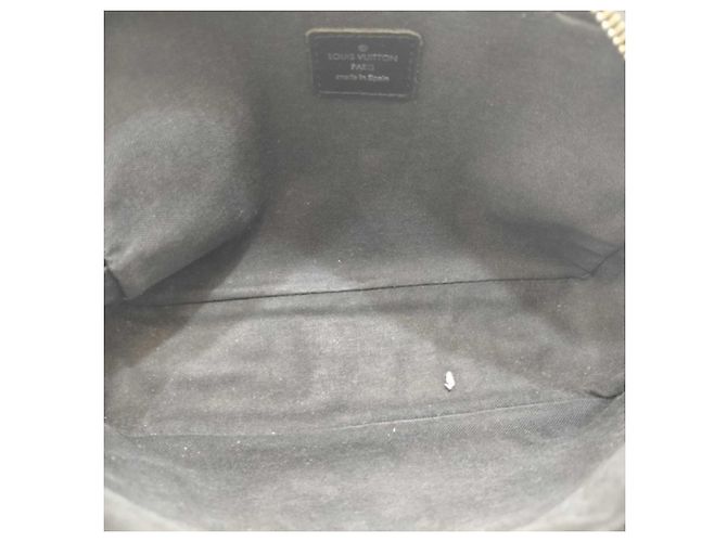Borsa a mano da uomo Louis Vuitton Taiga Nero Grigio - vista 8