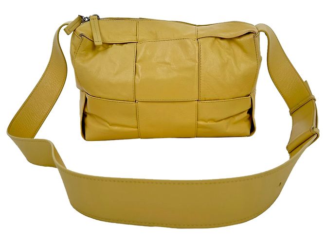 Sac Camera Arco Moyen Bottega Veneta en cuir de veau jaune - vue 2