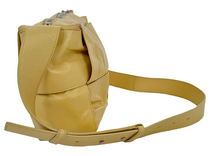 Sac Camera Arco Moyen Bottega Veneta en cuir de veau jaune - vue 3