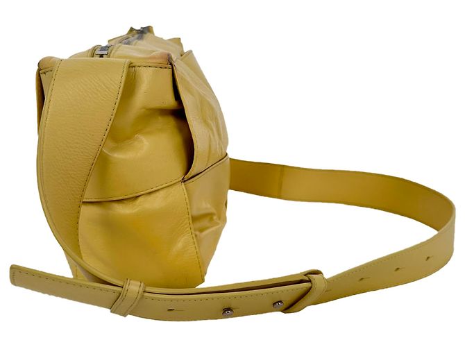 Sac Camera Arco Moyen Bottega Veneta en cuir de veau jaune - vue 4