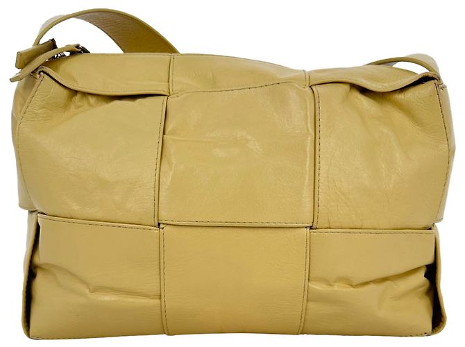 Sac Camera Arco Moyen Bottega Veneta en cuir de veau jaune - vue 8