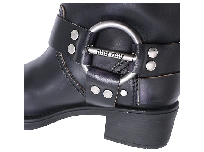 Miu Miu Biker-Boots mit Schnallenriemen aus schwarzem Leder - Ansicht 9