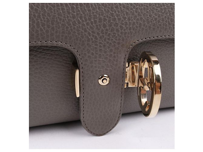 Gucci Bolsa de ombro cinza com alça de mão e detalhe entrelaçado Marrom - vista 11
