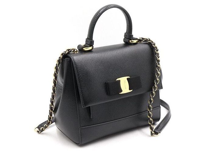 Salvatore Ferragamo Borsa a mano Kerry Small in pelle Saffiano nera con manico superiore e tracolla a catena Nero - vista 3