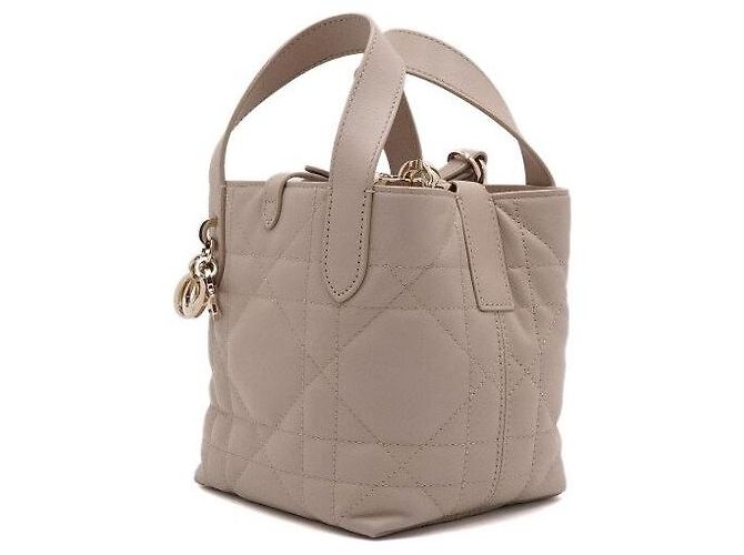 Dior Nano Tote Bag e Borsa a Tracolla in Macro Cannage Powder Beige Marrone - vista 3