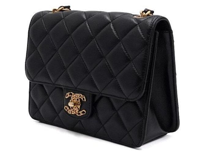 Chanel Borsa a patta matelassé in pelle d'agnello nera con logo CC e catena dorata Nero - vista 3