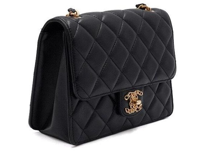 Chanel Borsa a patta matelassé in pelle d'agnello nera con logo CC e catena dorata Nero - vista 4