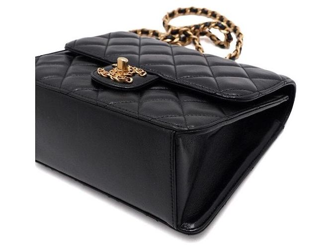 Chanel Borsa a patta matelassé in pelle d'agnello nera con logo CC e catena dorata Nero - vista 9