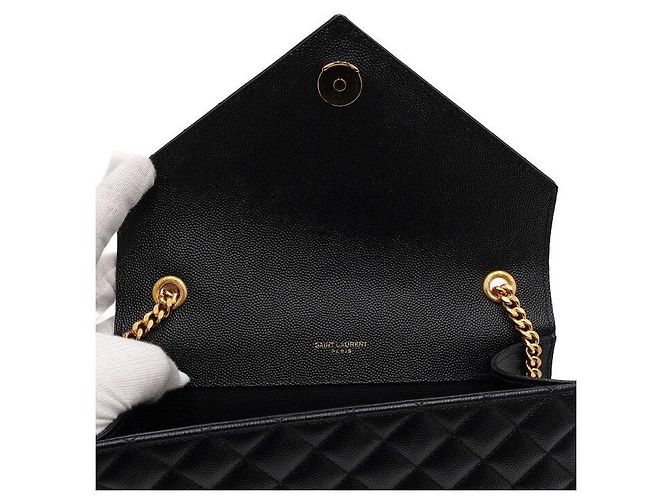 Saint Laurent Bolsa de ombro e crossbody acolchoada Monogram com corrente dourada e fecho envelope Preto - vista 6