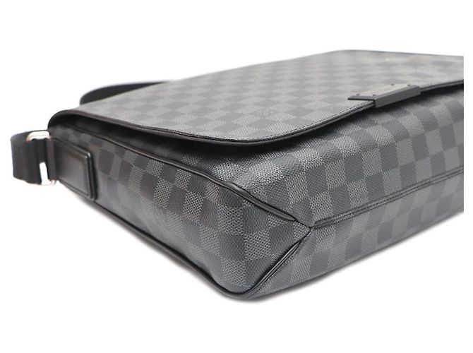 Louis Vuitton District MM Crossbody-Tasche Braun - Ansicht 14