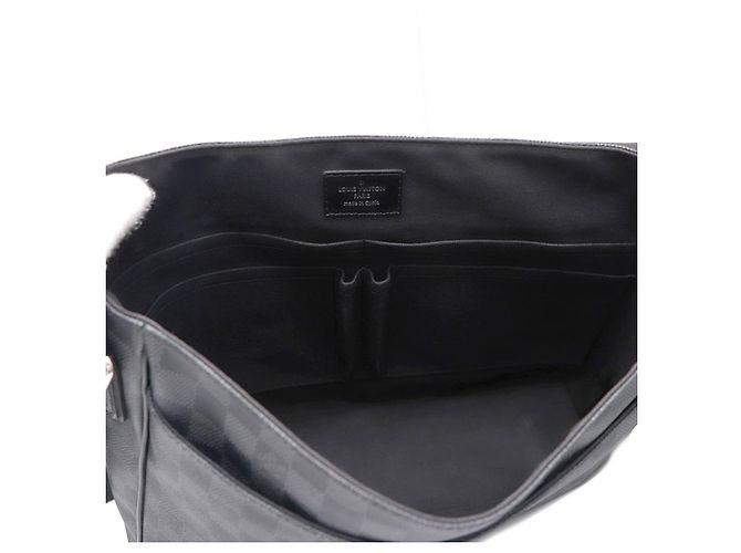 Louis Vuitton District MM Crossbody-Tasche Braun - Ansicht 17