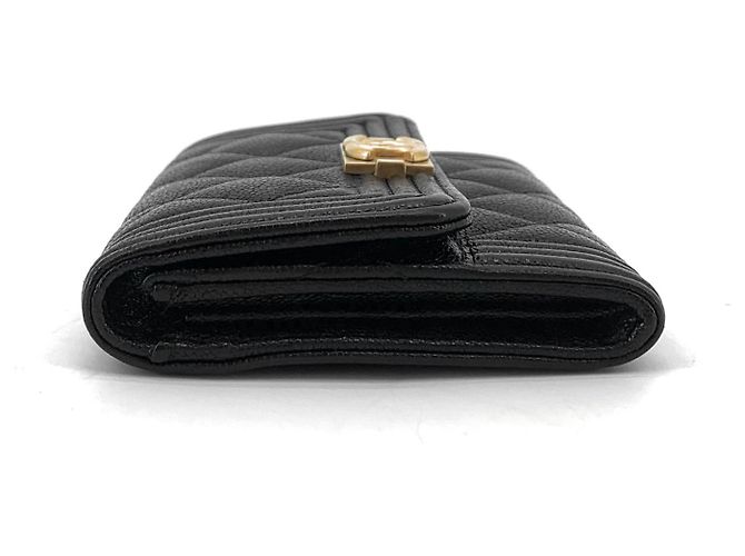 Chanel Tarjetero Classic Caviar Gold Boy Negro - vista 3