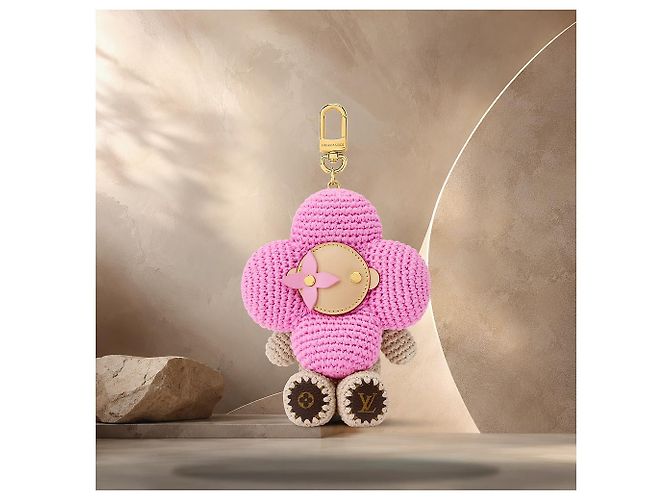 Louis Vuitton Charm per borsa Vivienne in crochet rosa - vista 2